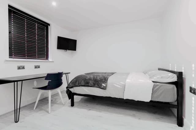 110 Cranborne Road, L15 image
