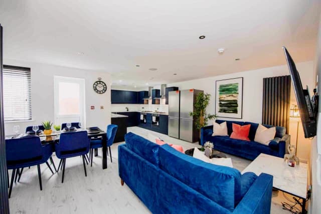 34 Cranborne Road image 3