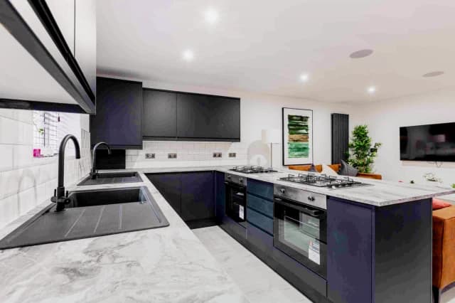 110 Cranborne Road, L15 image 3