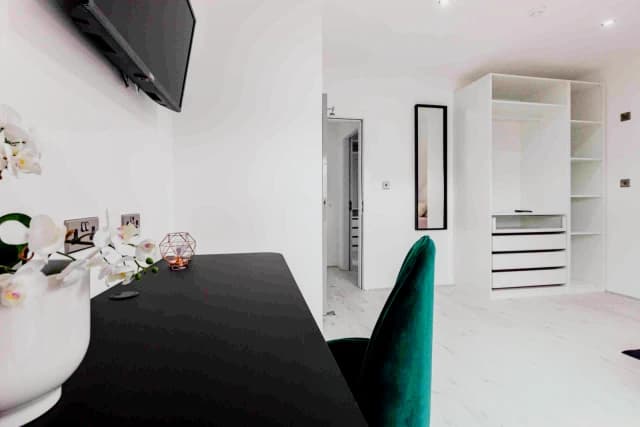 65 Granville Road, L15 image