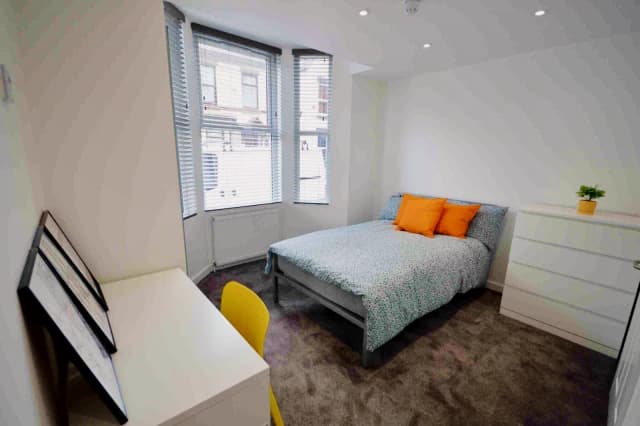 52 Cotswold Street, L7