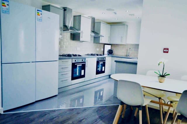 22 Gwenfron Road, L6 image