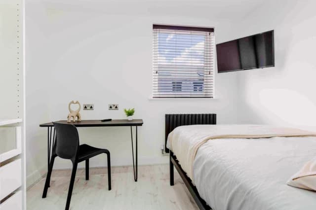 33 Cranborne Road, L15 image