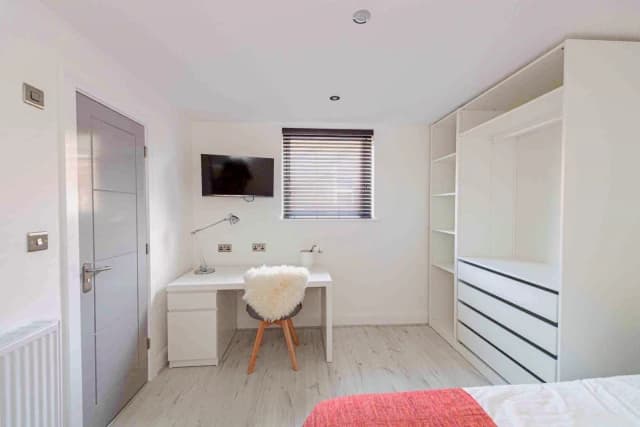 24 Cranborne Road, L15 image