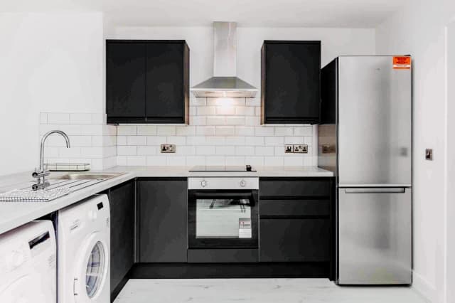 19 Langdale Road – flat 2 image 3