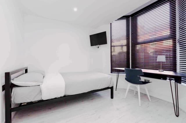 110 Cranborne Road, L15 image