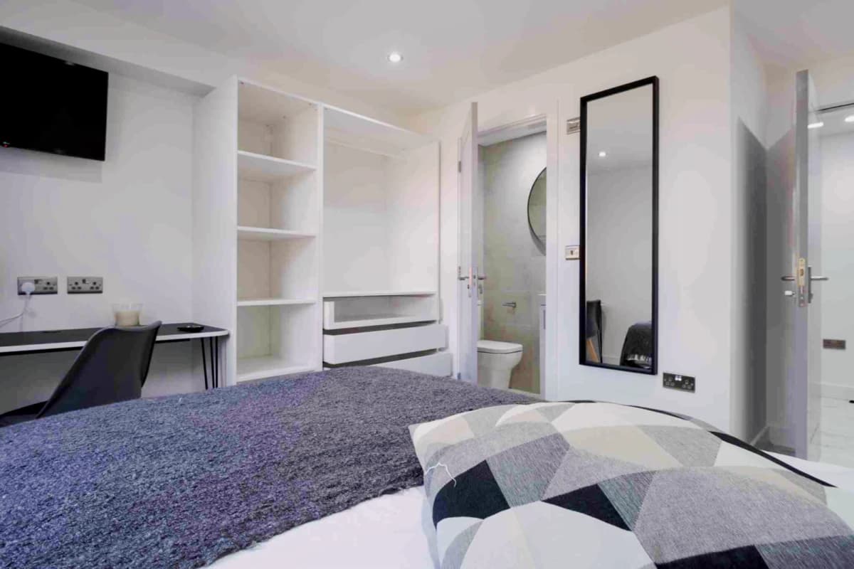 27 Sewells Walk image