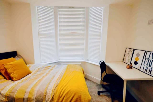 165 Molyneux Road, L6 image