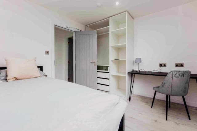 23 Cranborne Road image