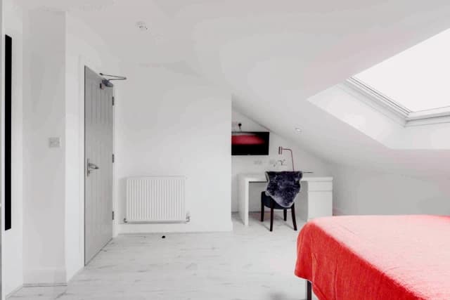 36 Cranborne Road image 5