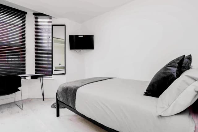 30 Egerton Road, l15 image