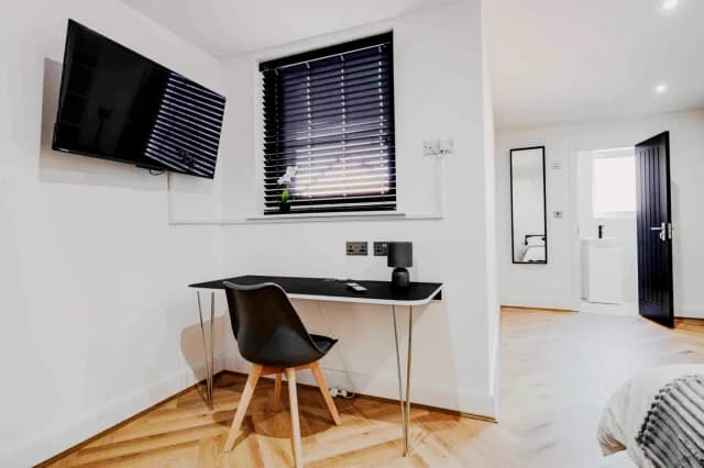 18 Ashfield L15 image