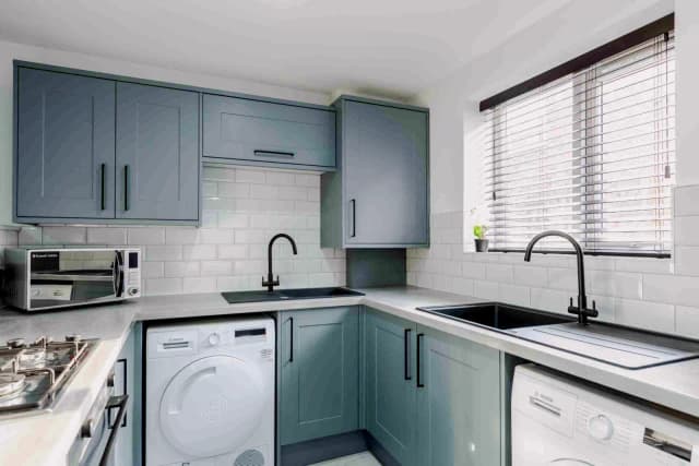 18 Cranborne Road, L15 image 3