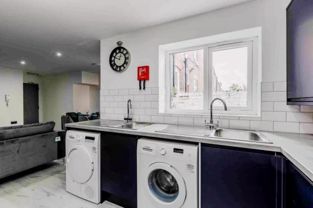 61 Granville Road, L15 image 5