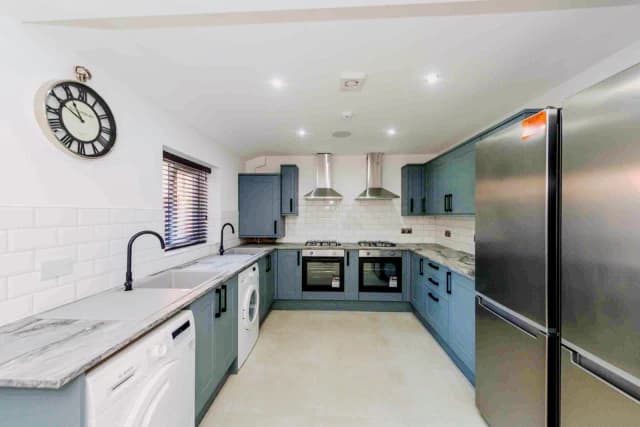 24 Cranborne Road, L15 image 3
