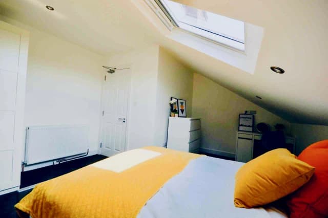 71 Esher Road, L6 image