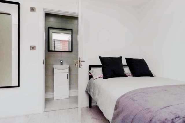 23 Cranborne Road image 5