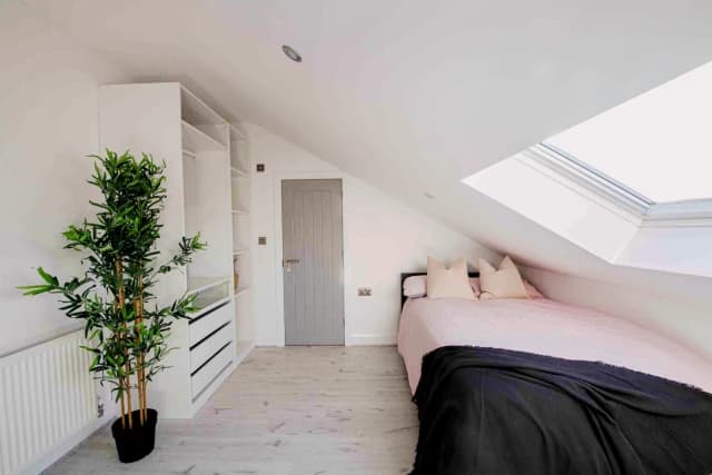 34 Cranborne Road image