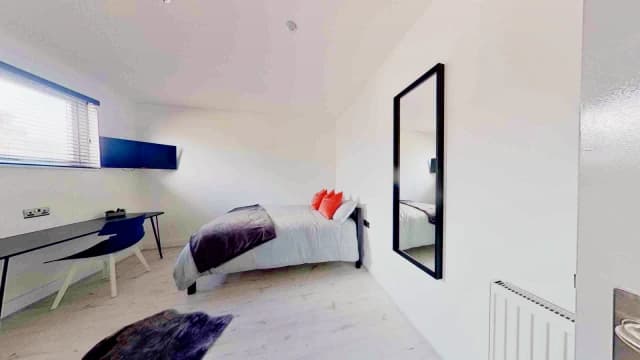 34 Cranborne Road image 4