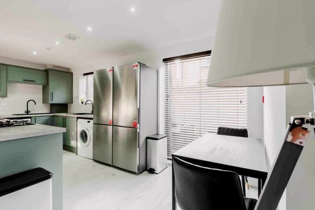 18 Cranborne Road, L15 image 4