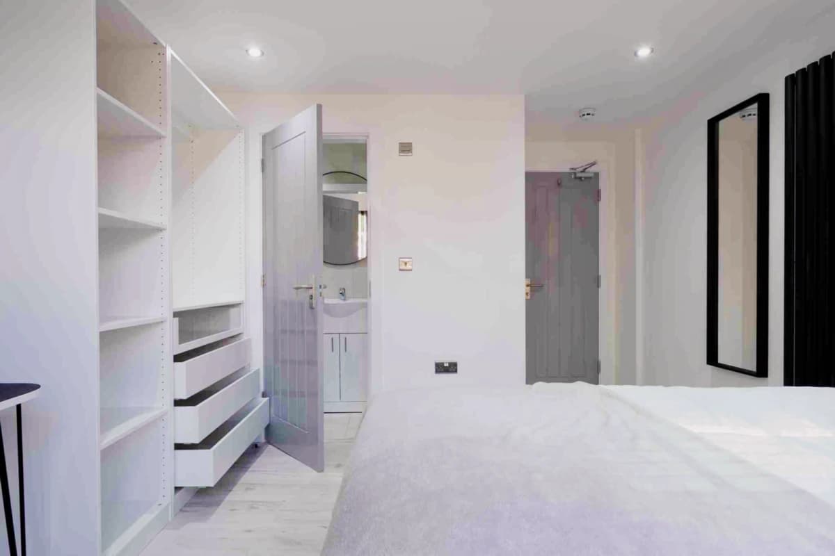 27 Sewells Walk image