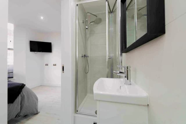 38 Cranborne Road image 4