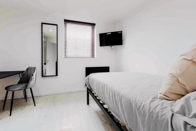 23 Cranborne Road image