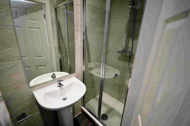 52 Cotswold Street, L7 image 3