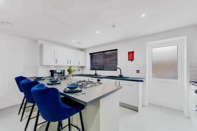 48 Gainsborough Road L15 image