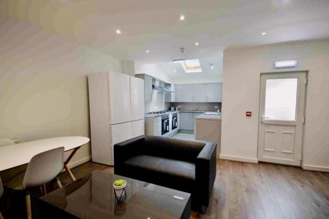 52 Cotswold Street, L7 image