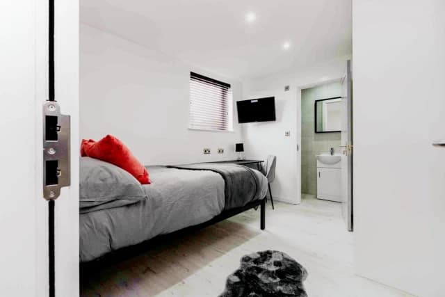 23 Cranborne Road image