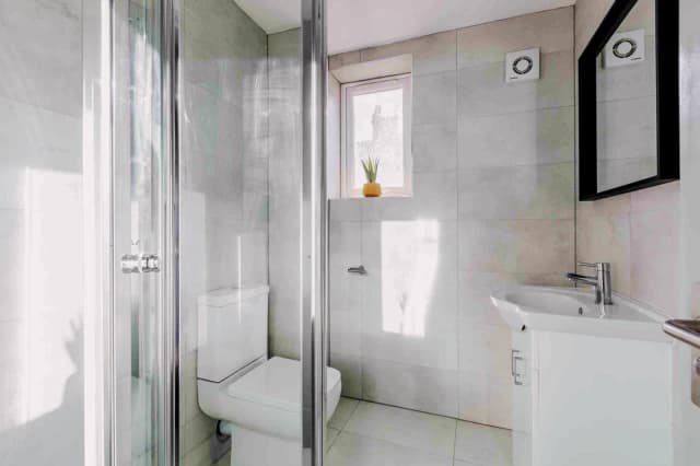 110 Cranborne Road, L15 image