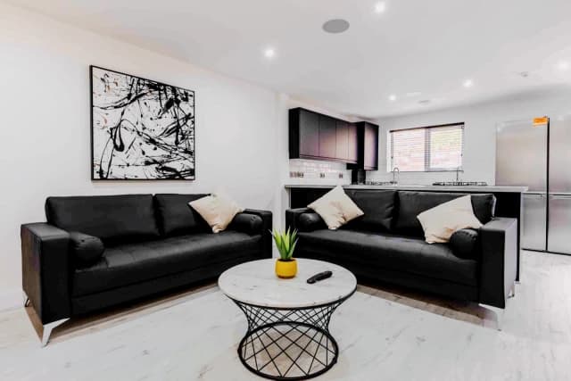 93 Avondale Road, L15 image 2