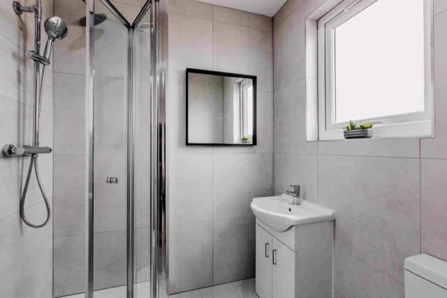 65 Granville Road, L15 image