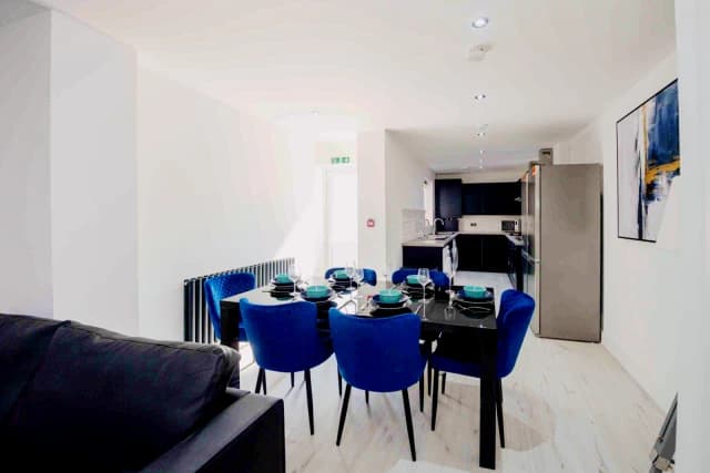 99 Ash Grove, L15 image 3
