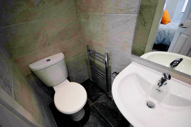 52 Cotswold Street, L7 image 2