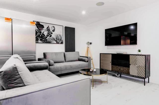 61 Granville Road, L15 image 2