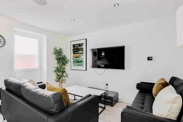 22 Granville Road, L15 image 3