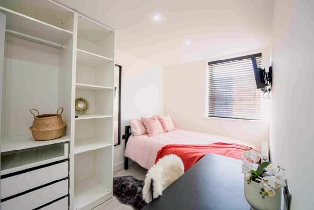 34 Cranborne Road image