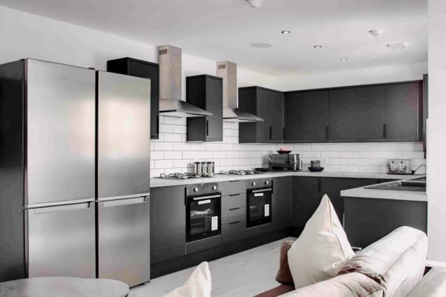 36 Cranborne Road image 2