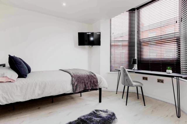 23 Cranborne Road image 4