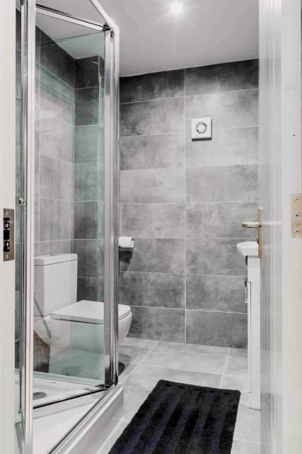 18 Cranborne Road, L15 image