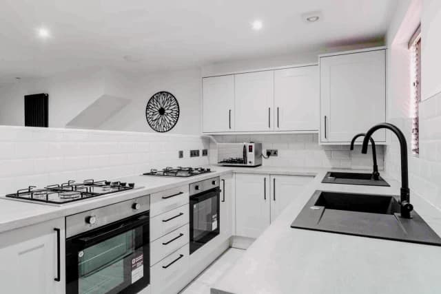 33 Cranborne Road, L15 image 3