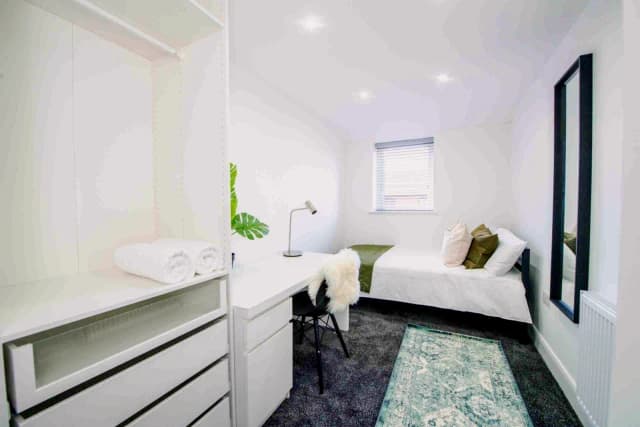 61 Thornycroft Road, L15 image