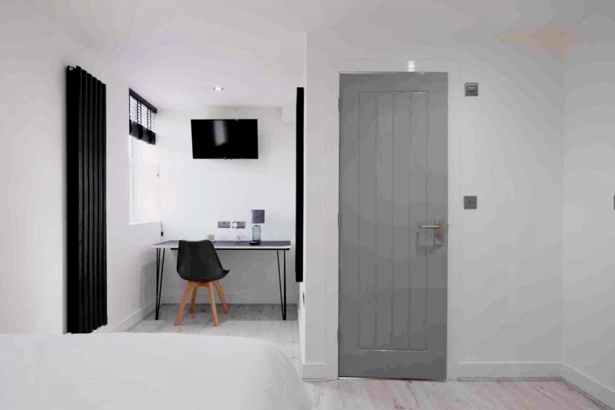 27 Sewells Walk image