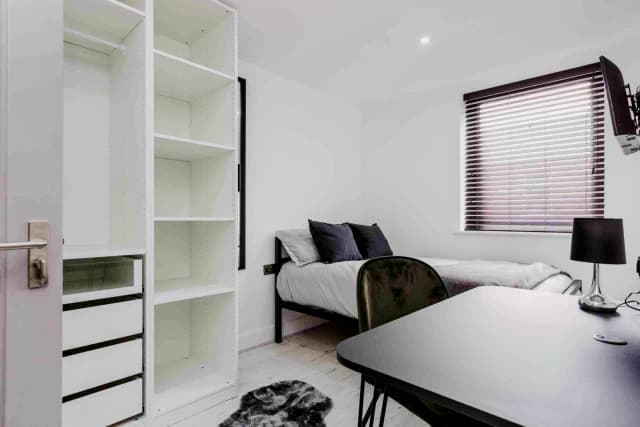 65 Granville Road, L15 image