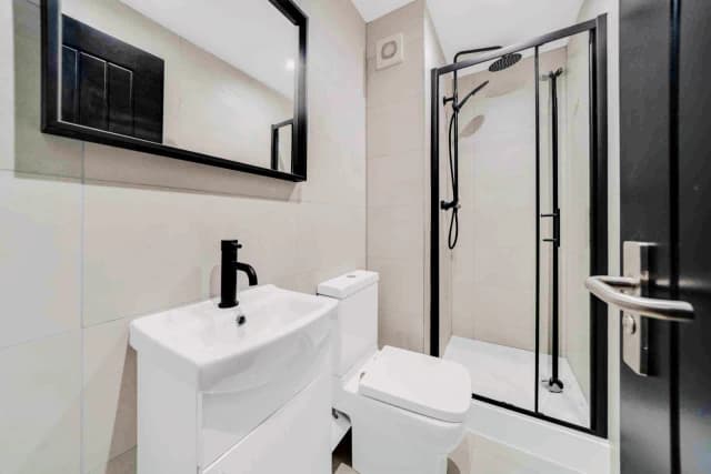 48 Gainsborough Road L15 image 2