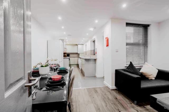 86 Langton Road, L15 image 2