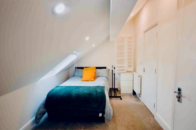 165 Molyneux Road, L6 image 3