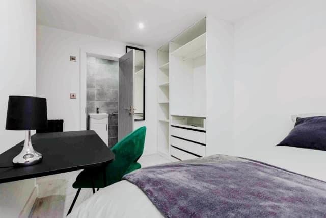 18 Cranborne Road, L15 image